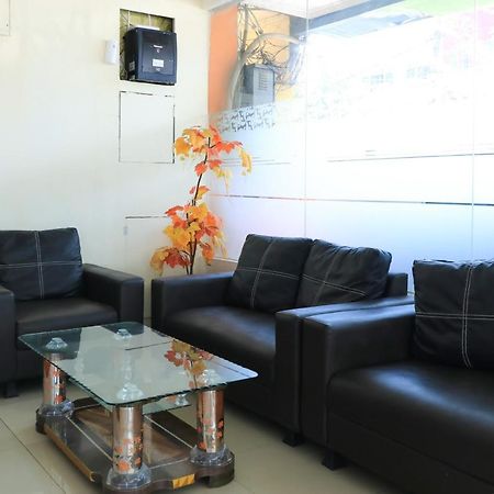Al-Badar Hotel Syariah Makassar Esterno foto